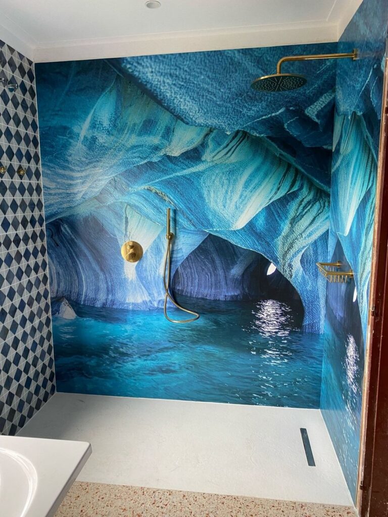 Hoteldouche met Aqua Composite Digi-panels Ice Cave